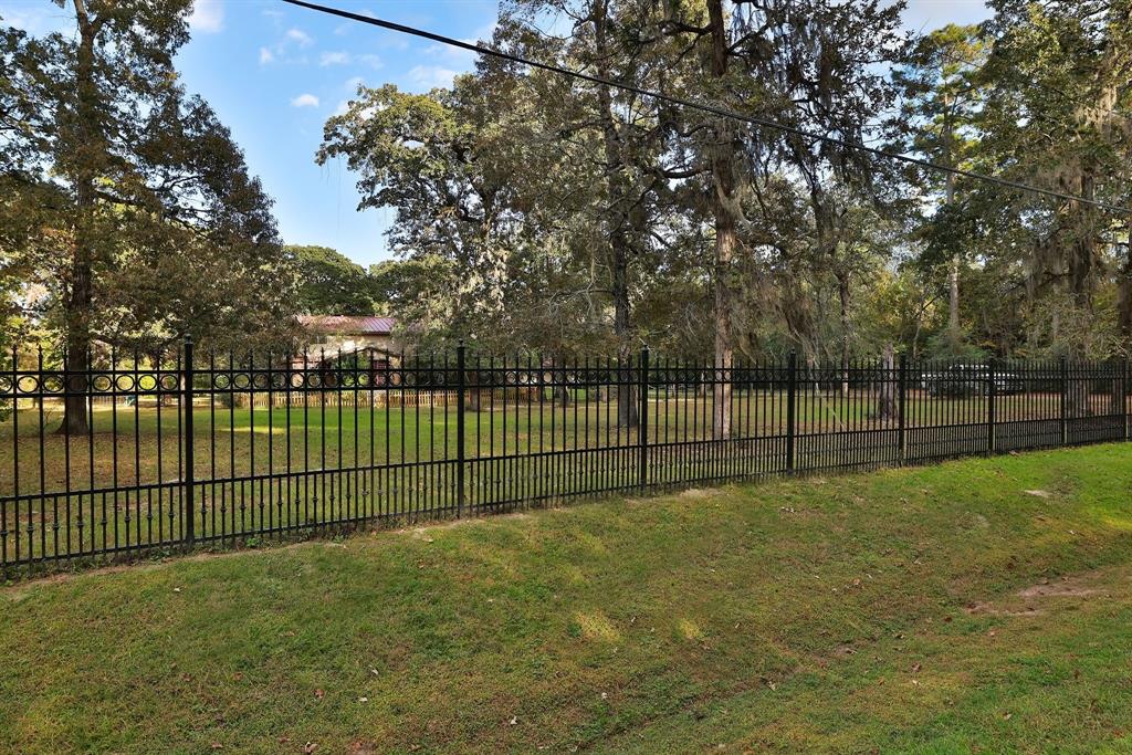 610 Tall Pines Drive, Magnolia, Texas image 37