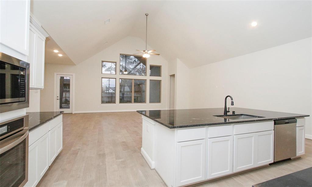 510 Blue River Trail, Rosenberg, Texas image 5