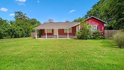 1164 3rd Street Clute TX 77531