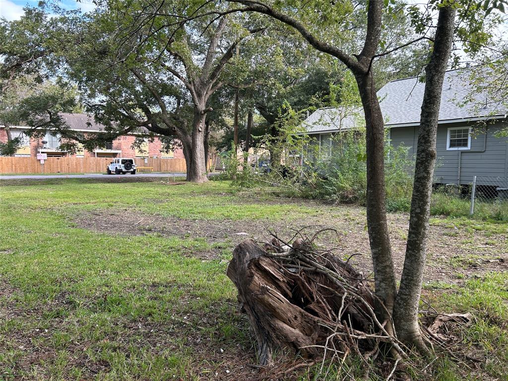 309 Waco Avenue, League City, Texas image 3