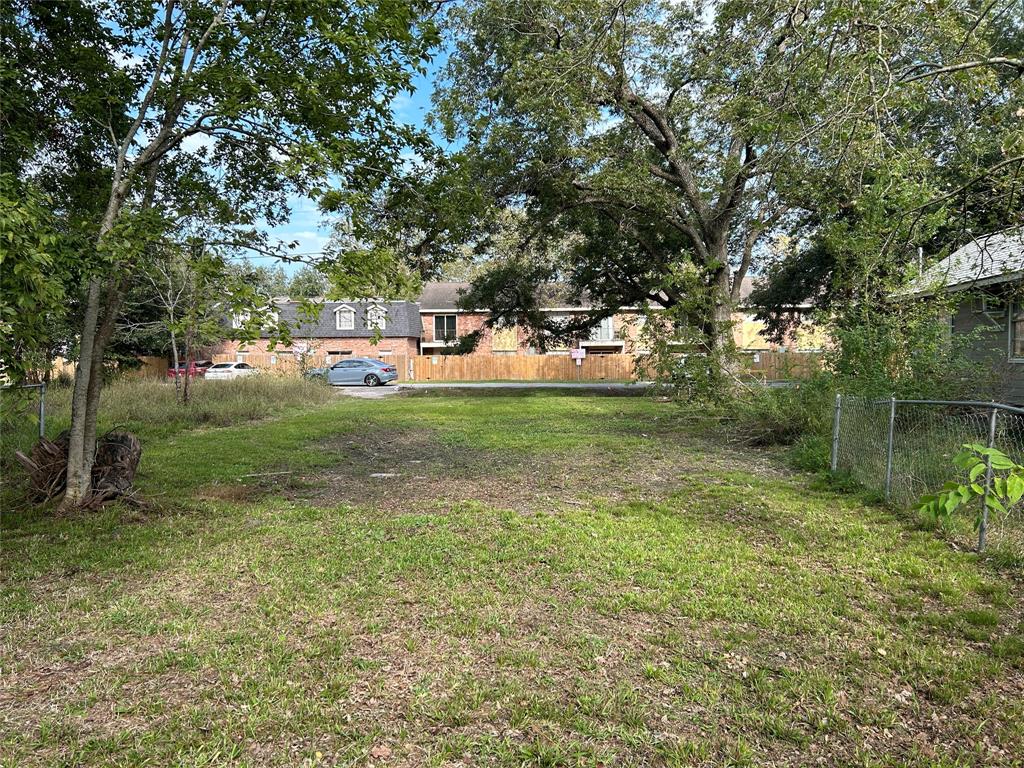 309 Waco Avenue, League City, Texas image 7