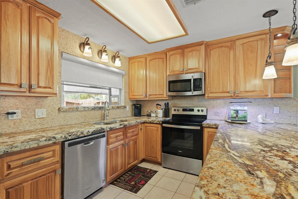 5322 Creek Shadows Drive, Houston, Texas image 2