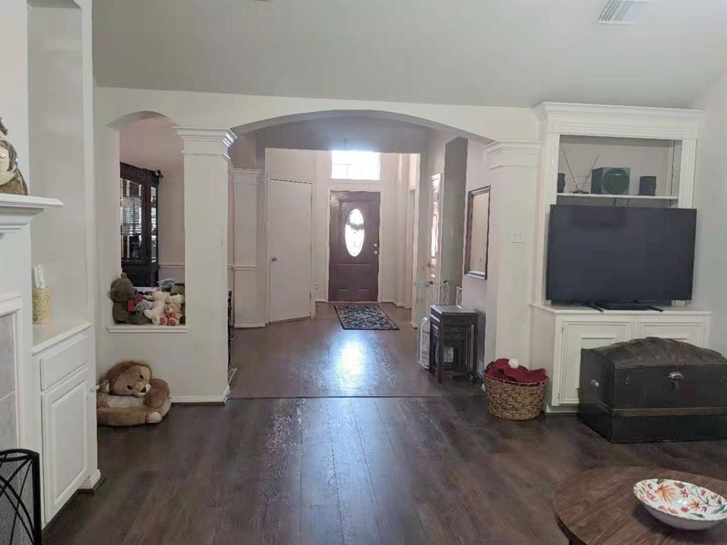 4939 Linden Place