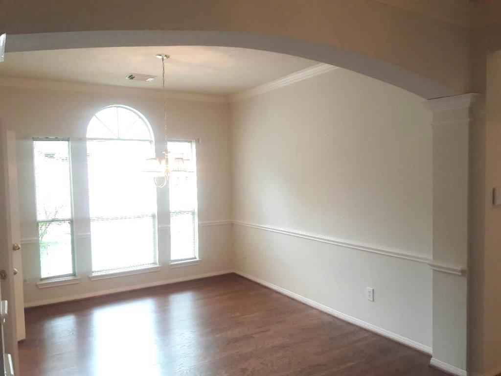 4939 Linden Place