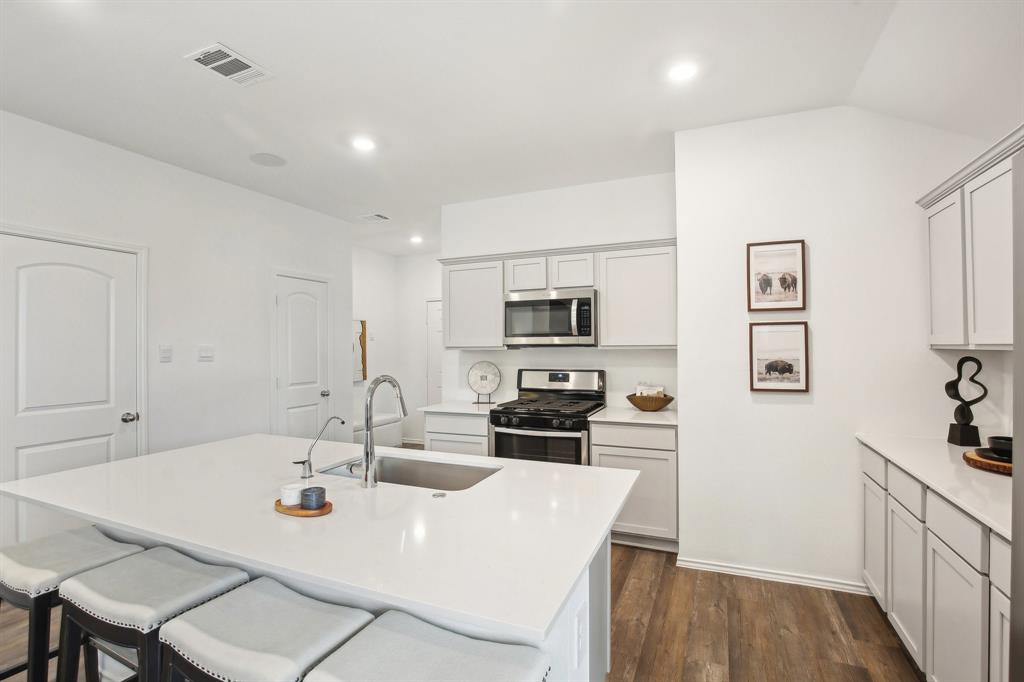 40961 Seasoned Oak Lane