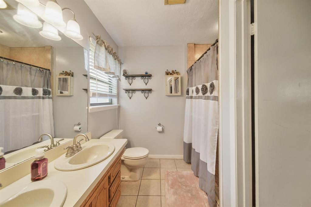 8410 Collingsdale Road, La Porte, Texas image 11