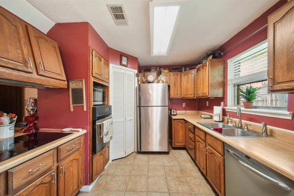 8410 Collingsdale Road, La Porte, Texas image 8