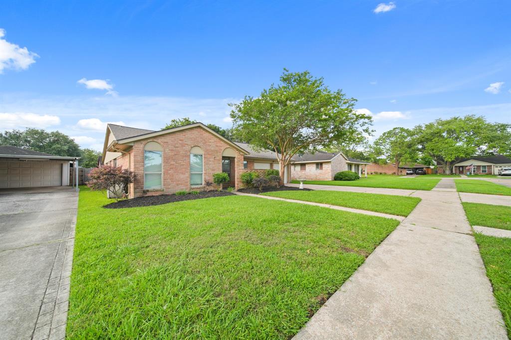 8410 Collingsdale Road, La Porte, Texas image 2