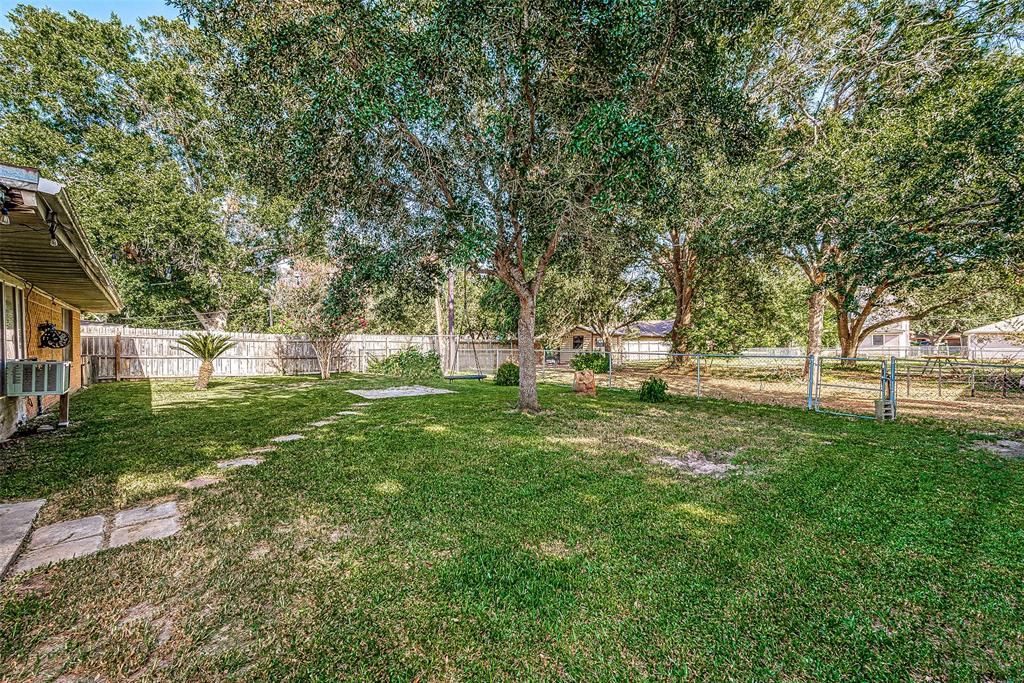 921 Roberts Street, El Campo, Texas image 7