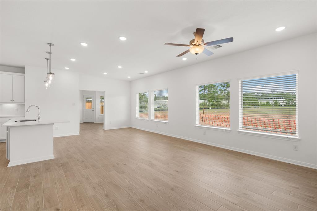 351 East Coralburst Loop, Montgomery, Texas image 3