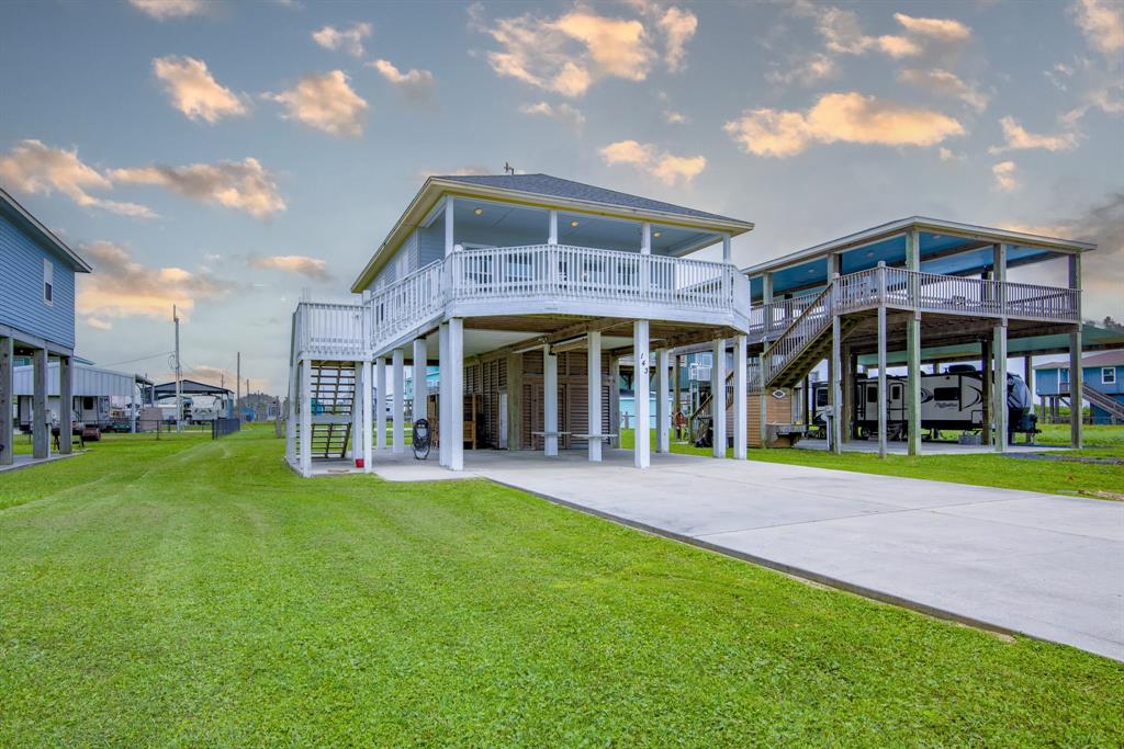 143 Ocean View Drive, Crystal Beach, Texas image 3