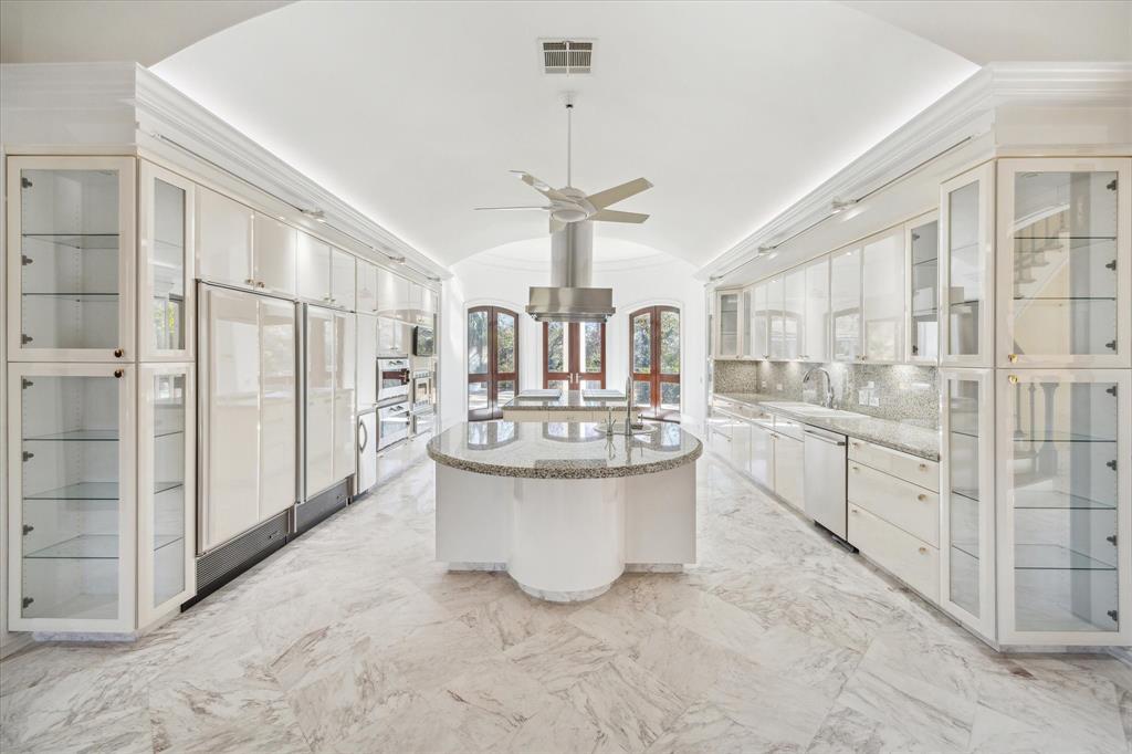324 Buckingham Drive, Houston, Texas image 12