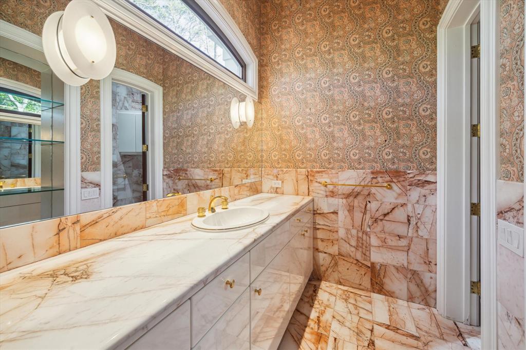 324 Buckingham Drive, Houston, Texas image 19