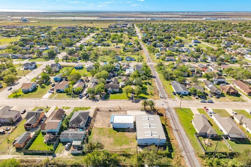 626 W 4th Street, Freeport, Texas image 4