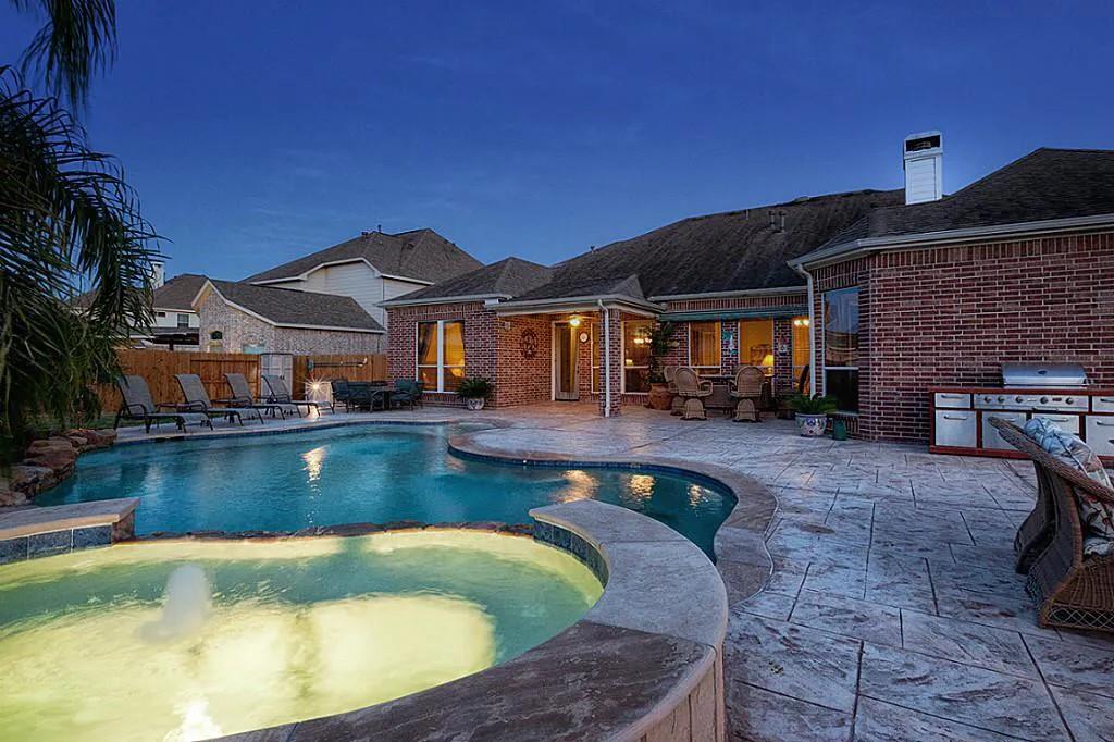 3237 Prince George Drive, Friendswood, Texas image 5