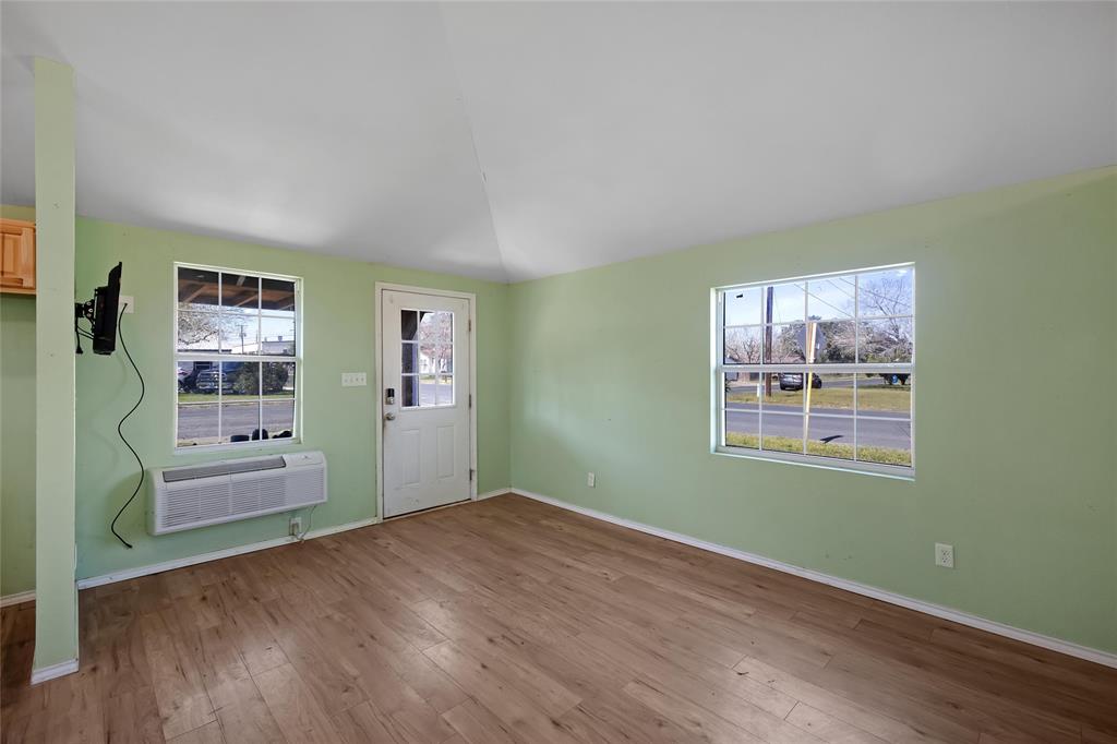 304 E Inez Street, Beeville, Texas image 32