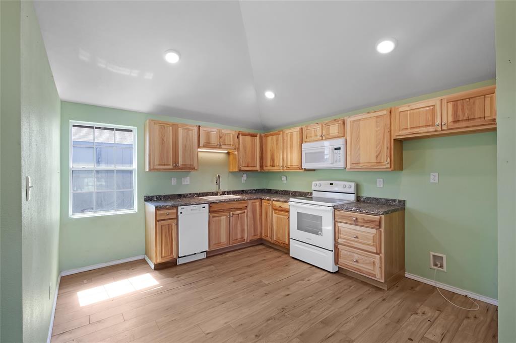 304 E Inez Street, Beeville, Texas image 34