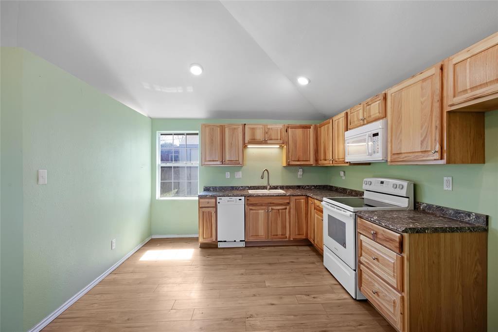 304 E Inez Street, Beeville, Texas image 35