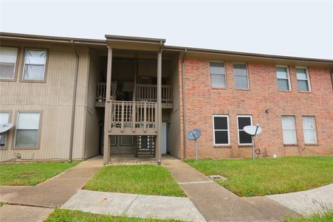 Photo of 418 Garland Drive #208, Lake Jackson, TX 77566 (MLS # 17689912) Photo of 418 Garland Drive #208, Lake Jackson, TX 77566 (MLS # 17689912)