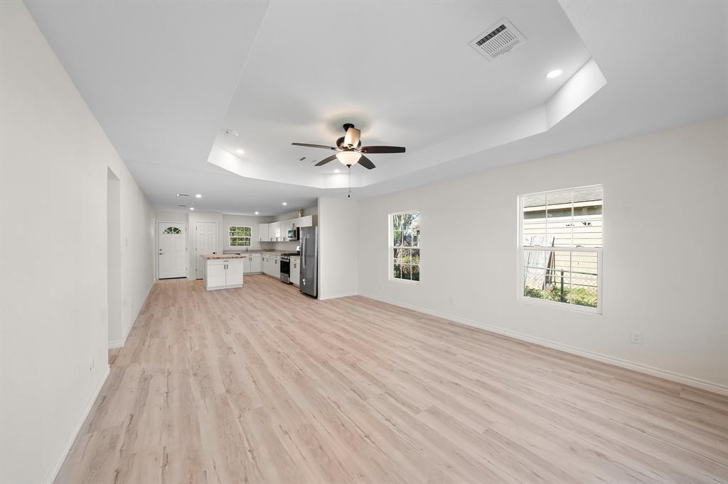 305 E Humble Street, Baytown, Texas image 3