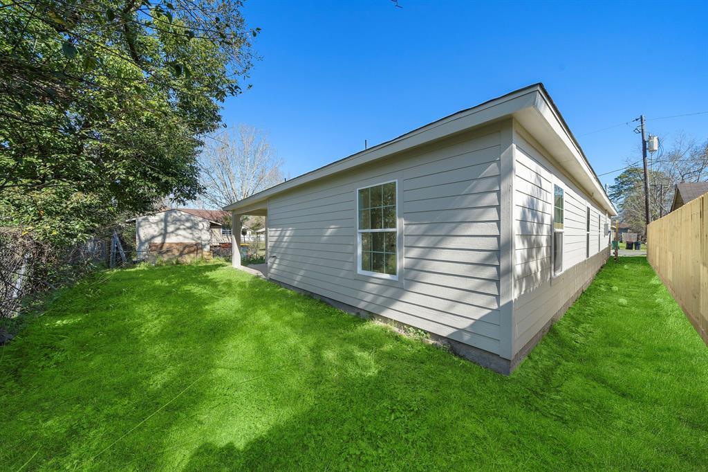 305 E Humble Street, Baytown, Texas image 30