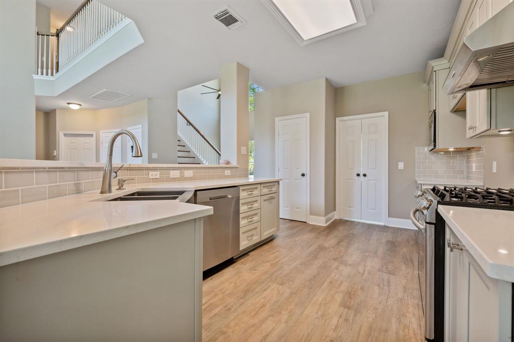 18902 Aquatic Drive, Houston, Texas image 13
