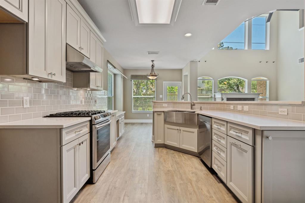 18902 Aquatic Drive, Houston, Texas image 14