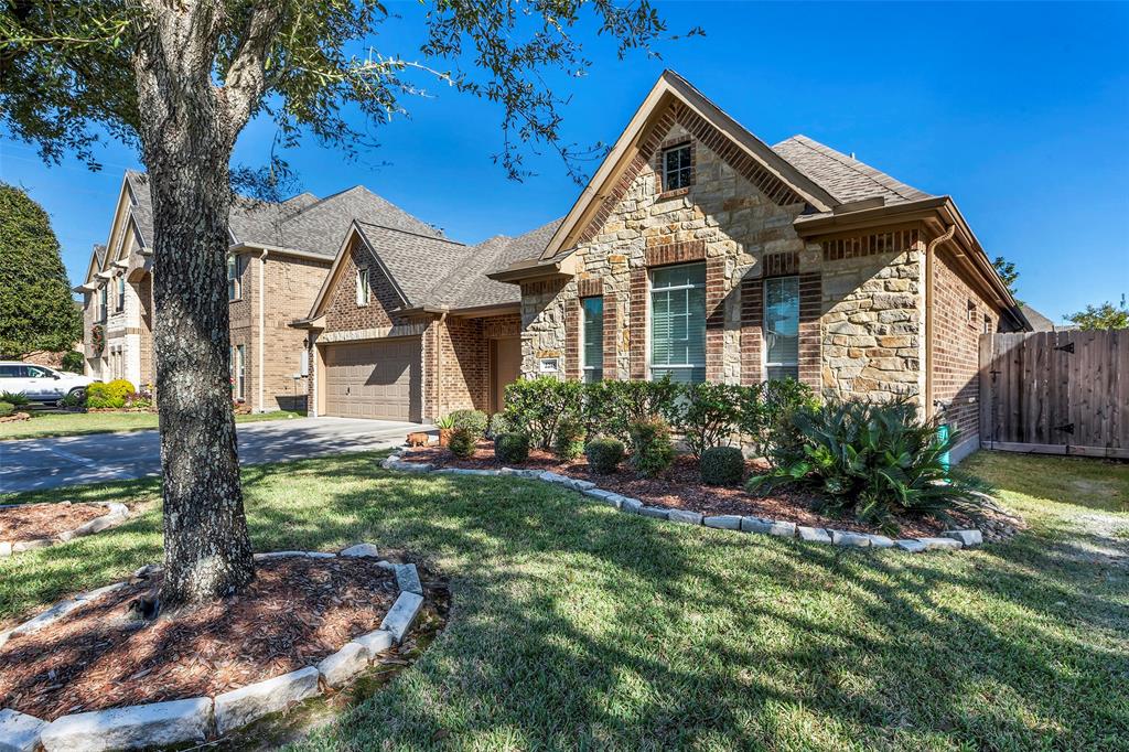 2218 Lisa Lane, Deer Park, Texas image 2