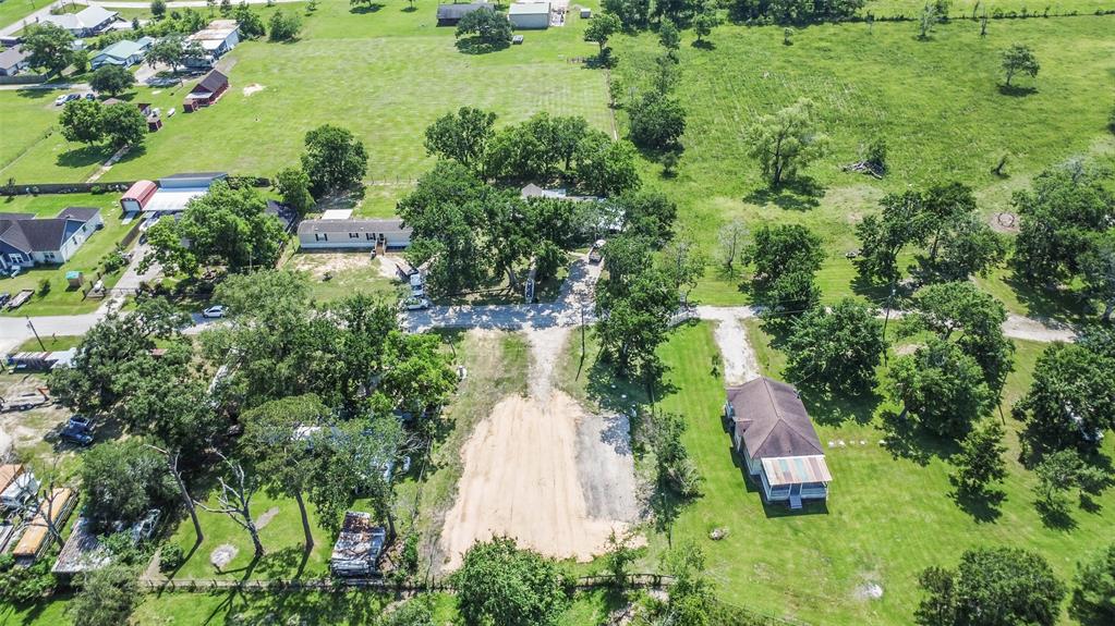 2109 County Road 795, Alvin, Texas image 2