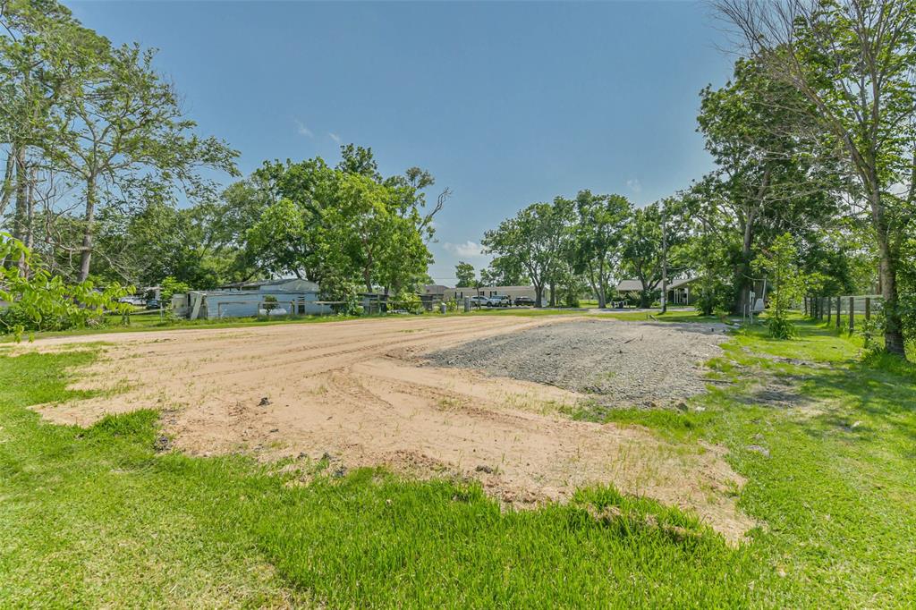 2109 County Road 795, Alvin, Texas image 9