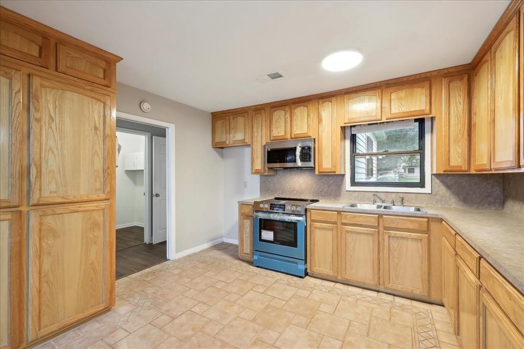 623 S 8th Street, Nederland, Texas image 14