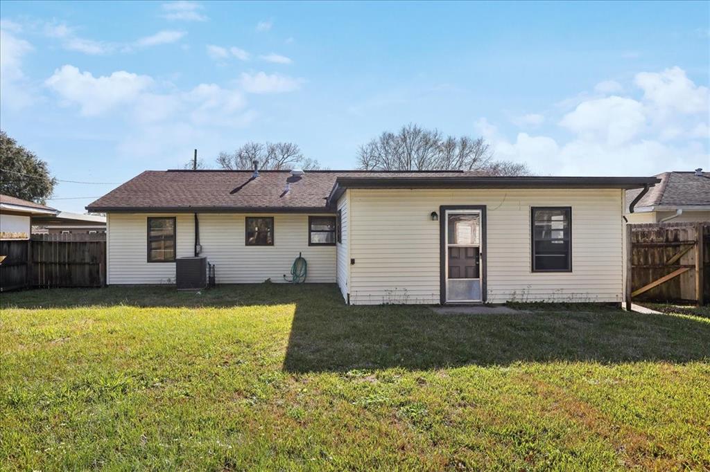 623 S 8th Street, Nederland, Texas image 32