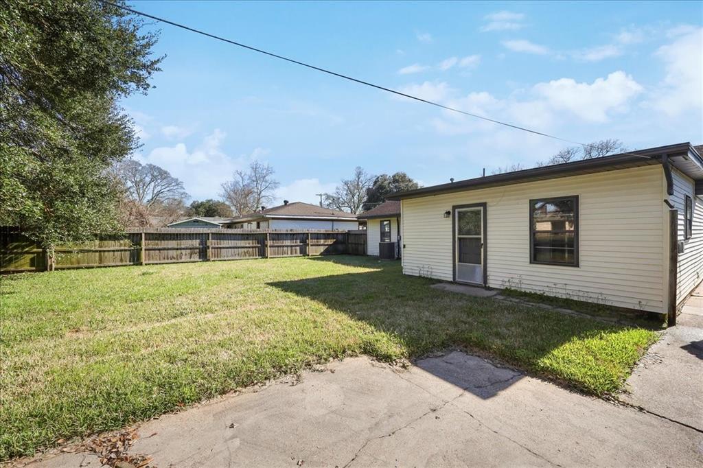 623 S 8th Street, Nederland, Texas image 33