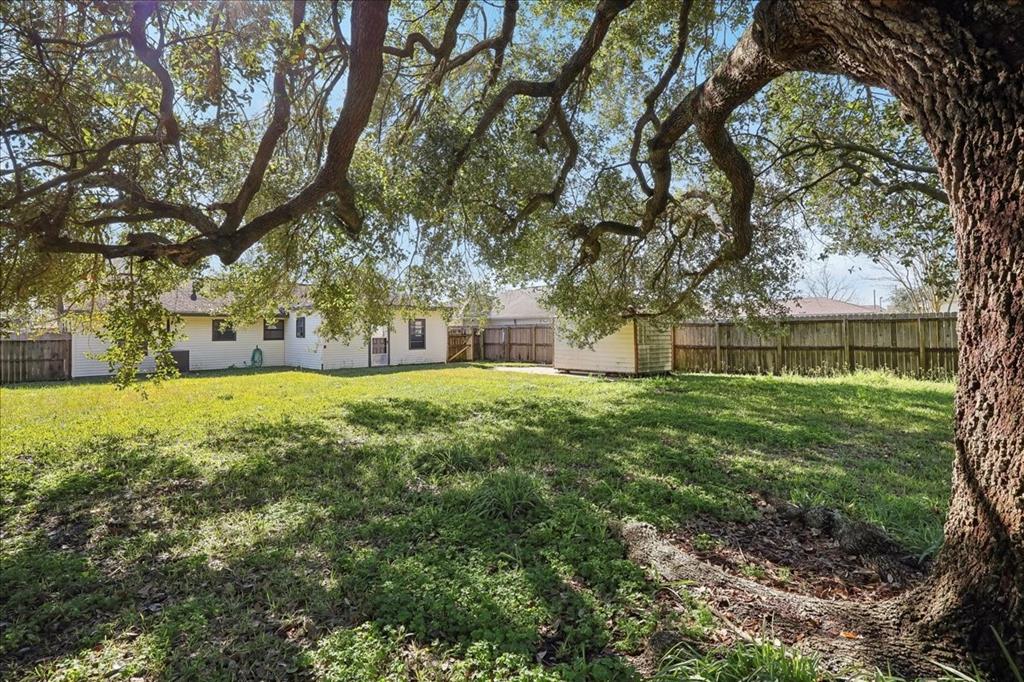 623 S 8th Street, Nederland, Texas image 2
