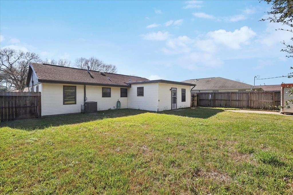 623 S 8th Street, Nederland, Texas image 31