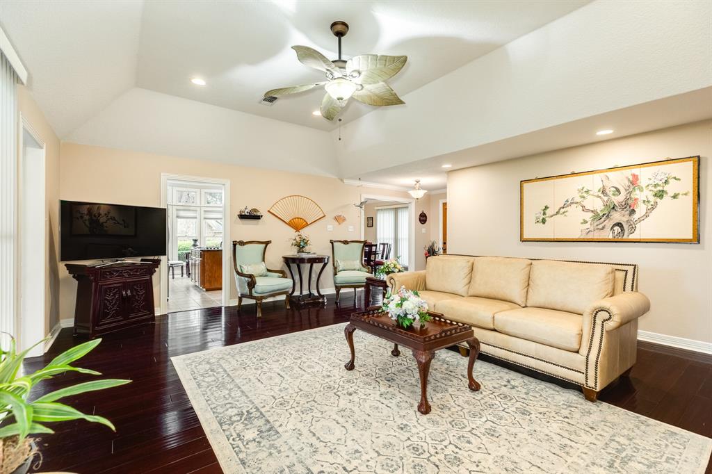 604 Enchanted Oaks Drive, Angleton, Texas image 7
