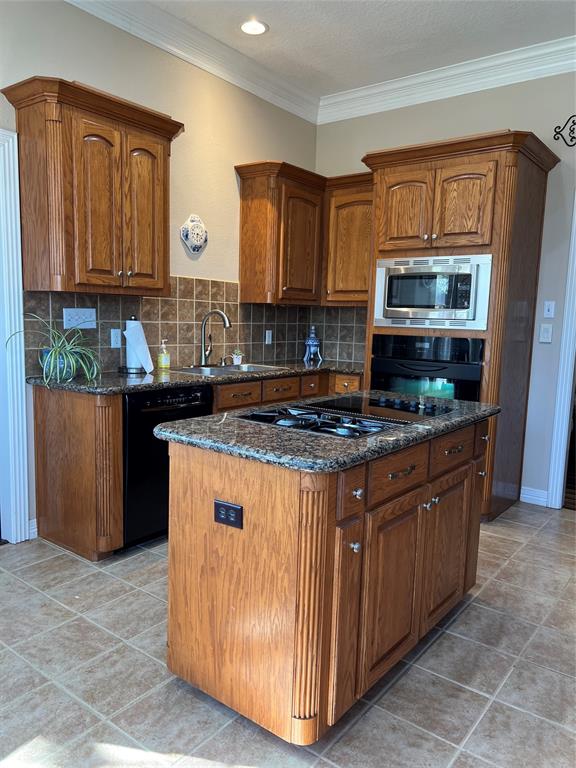 604 Enchanted Oaks Drive, Angleton, Texas image 12