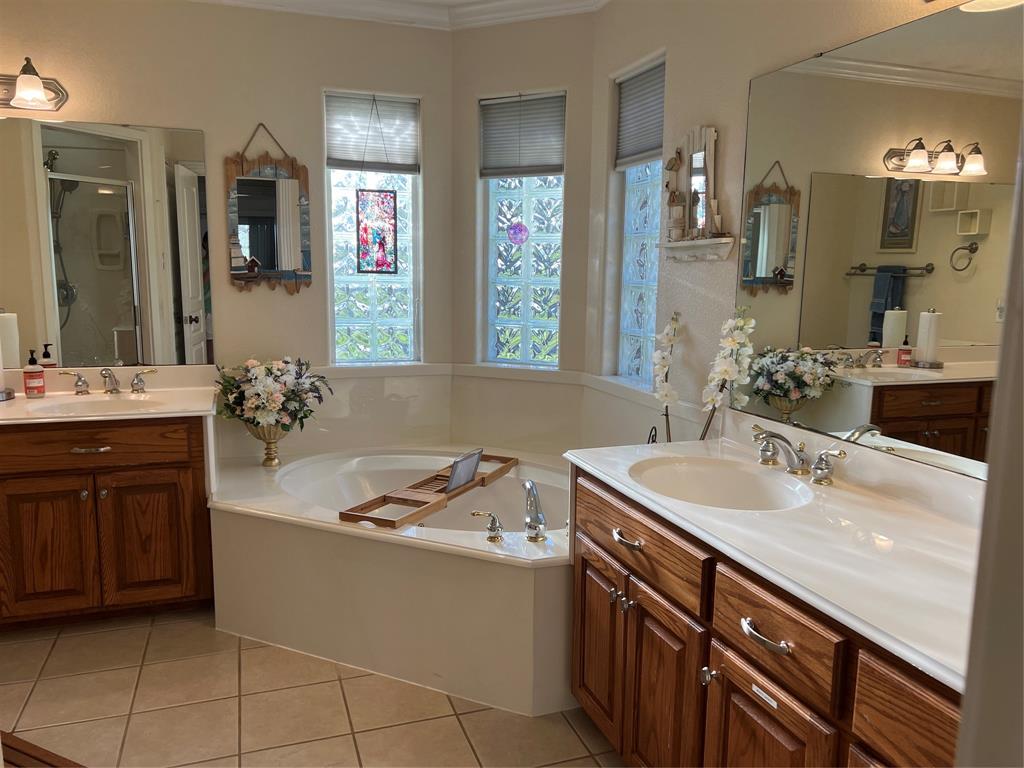 604 Enchanted Oaks Drive, Angleton, Texas image 17