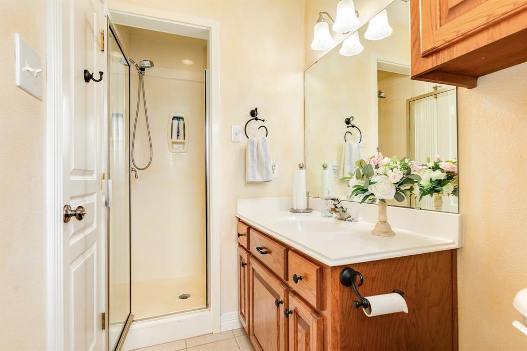 604 Enchanted Oaks Drive, Angleton, Texas image 21