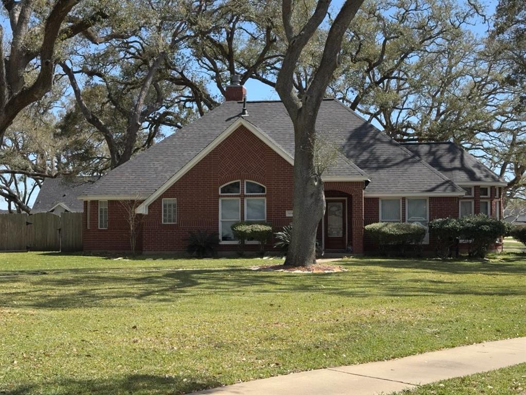 604 Enchanted Oaks Drive, Angleton, Texas image 6