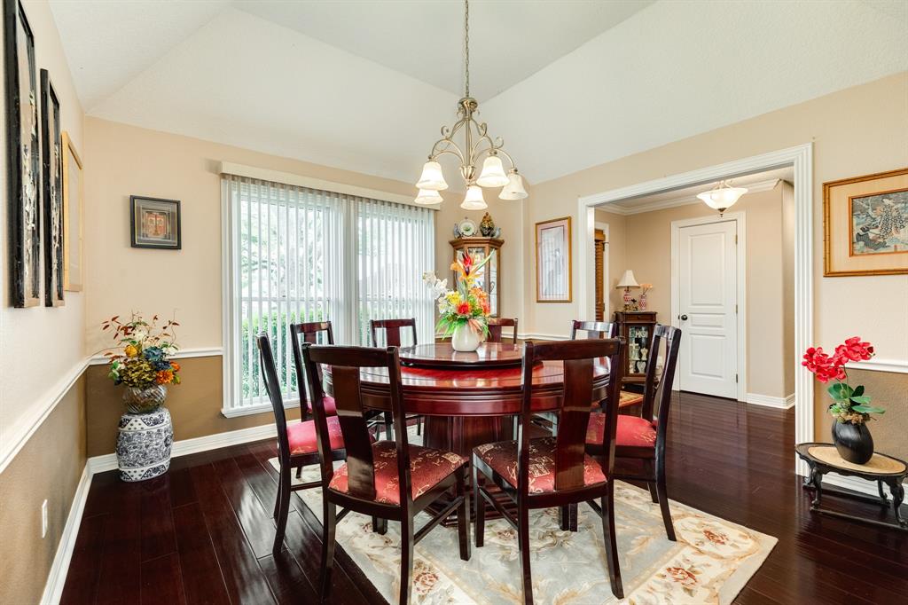 604 Enchanted Oaks Drive, Angleton, Texas image 13