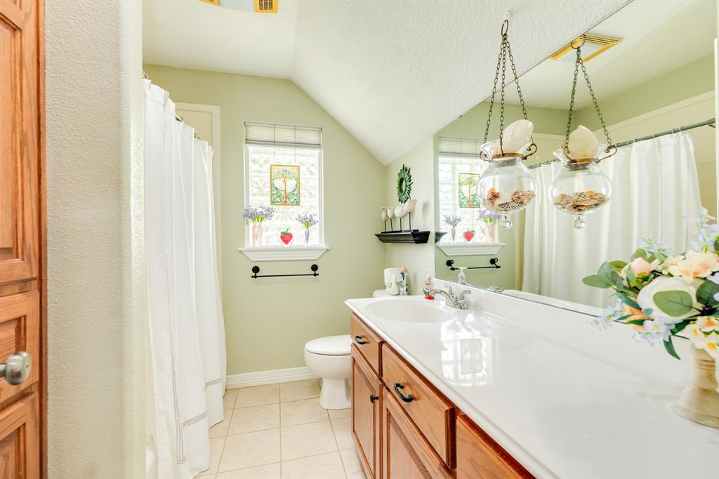 604 Enchanted Oaks Drive, Angleton, Texas image 19