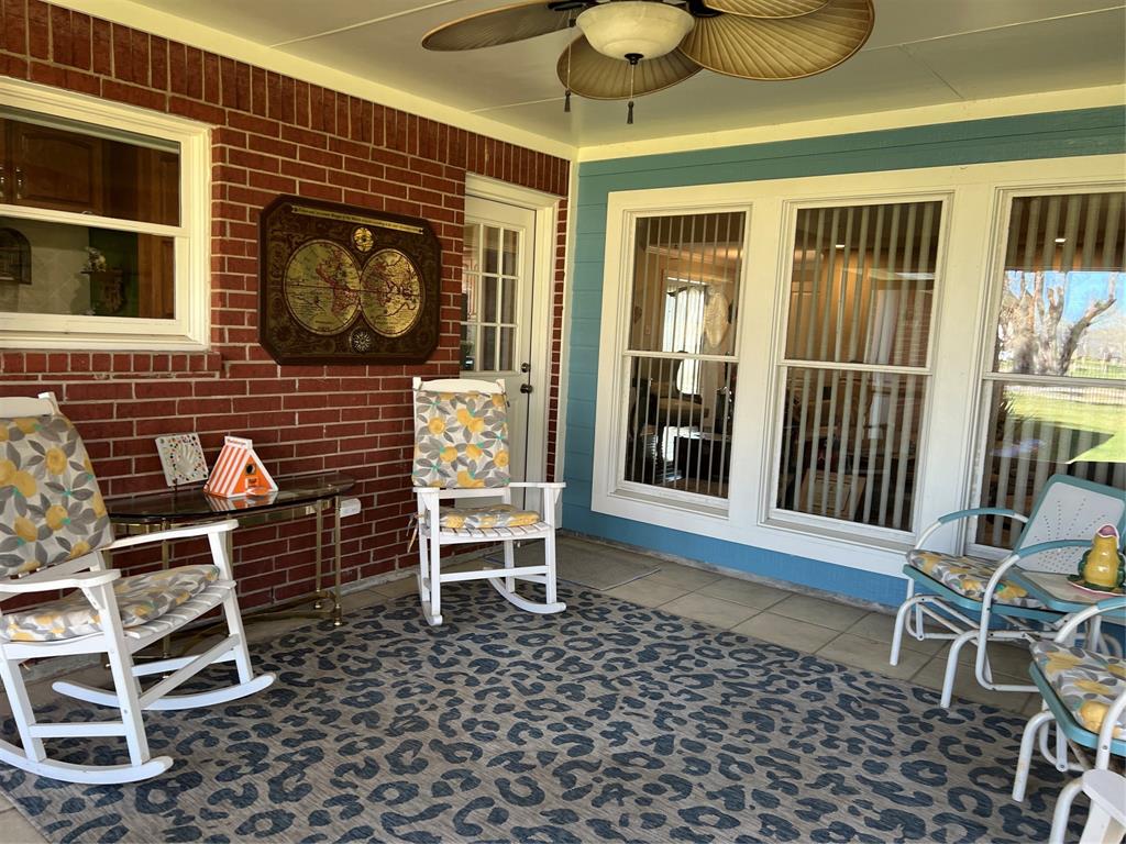 604 Enchanted Oaks Drive, Angleton, Texas image 19