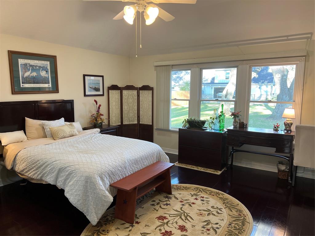 604 Enchanted Oaks Drive, Angleton, Texas image 15