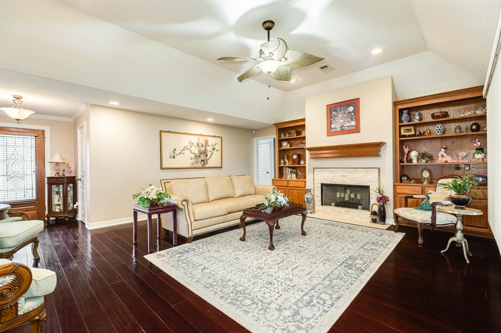 604 Enchanted Oaks Drive, Angleton, Texas image 6