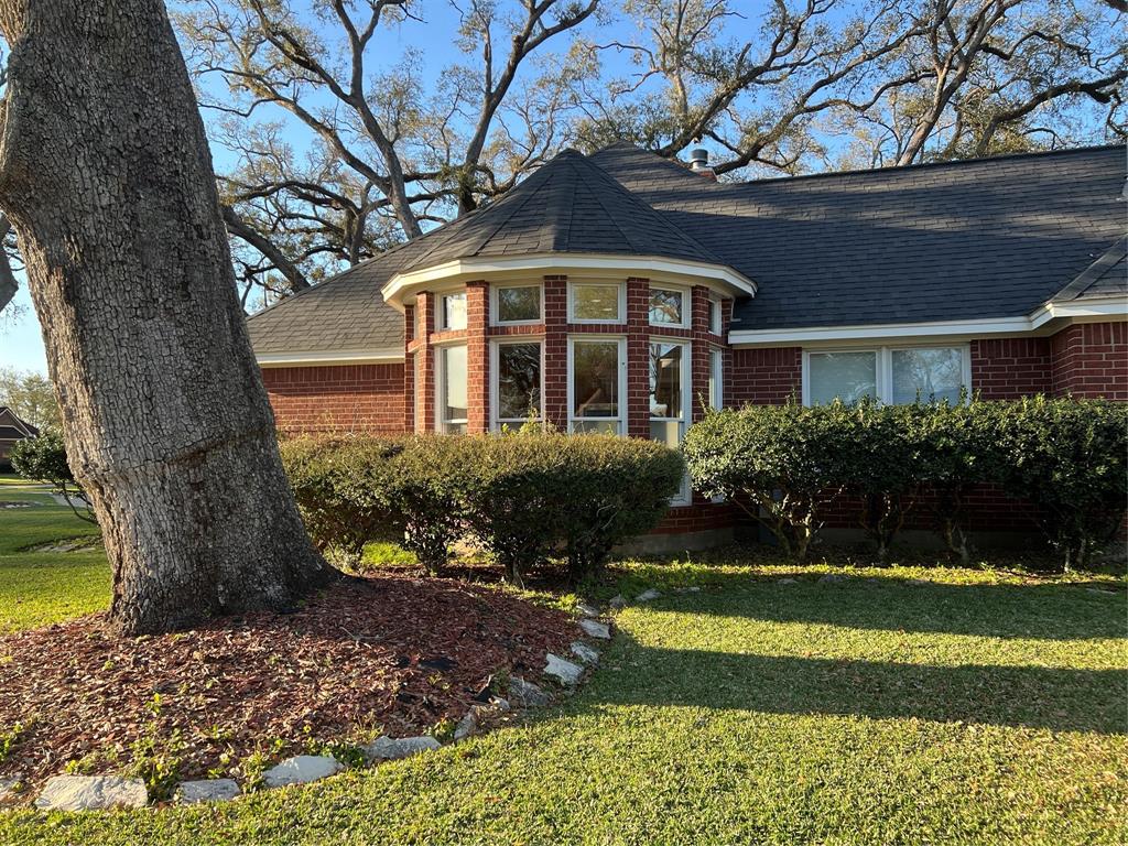 604 Enchanted Oaks Drive, Angleton, Texas image 3