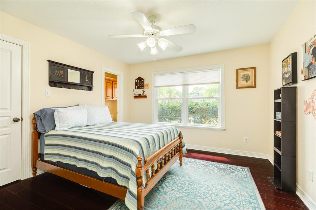 604 Enchanted Oaks Drive, Angleton, Texas image 18