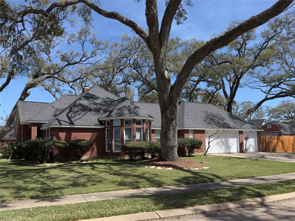 604 Enchanted Oaks Drive, Angleton, Texas image 8