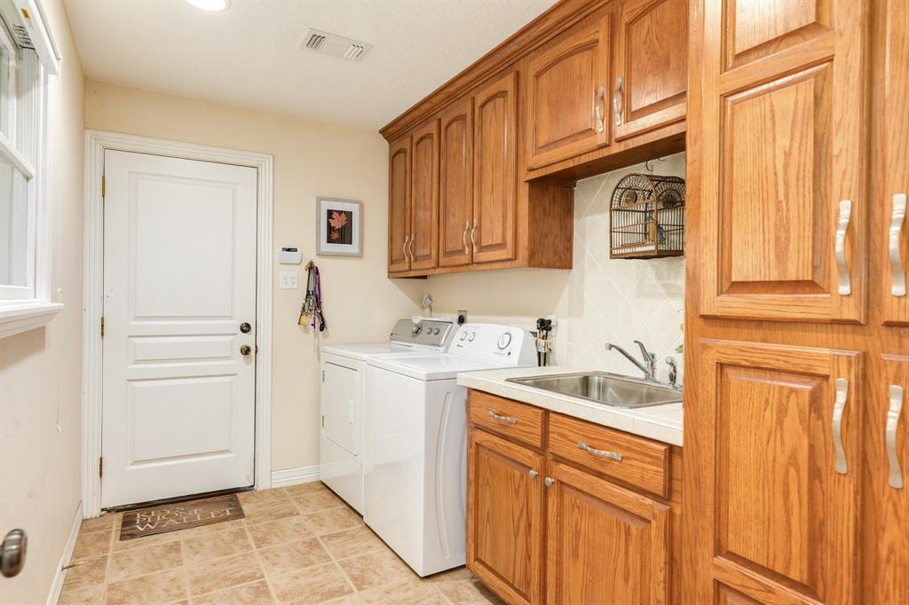 604 Enchanted Oaks Drive, Angleton, Texas image 22