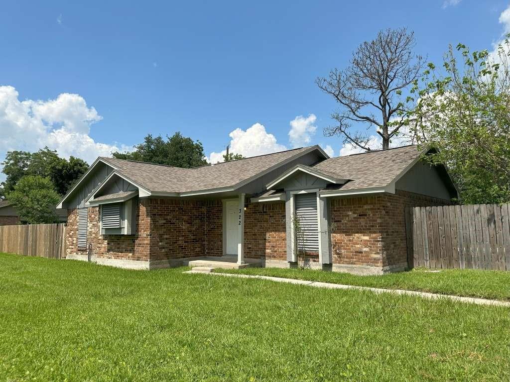 322 Maple Drive, Hitchcock, Texas image 1